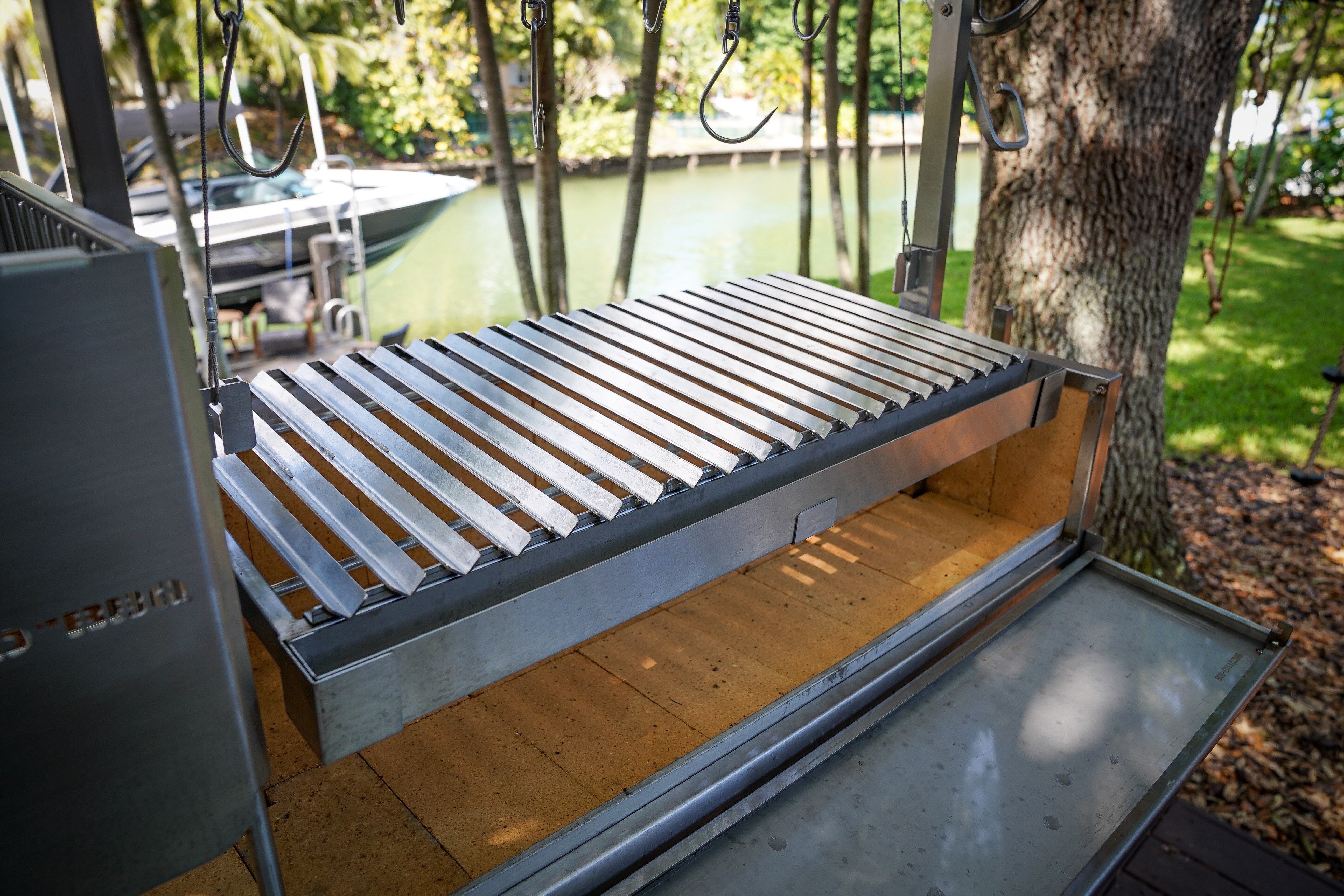 Tagwood BBQ06SS – Argentine Stainless Steel Santa Maria Grill